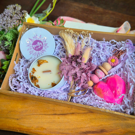 Gift box- Candle, soap and keychain