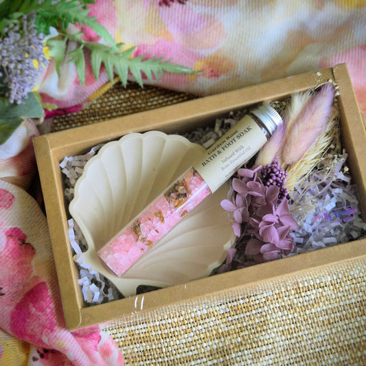 Gift box- shell trinket, bath salts & posie