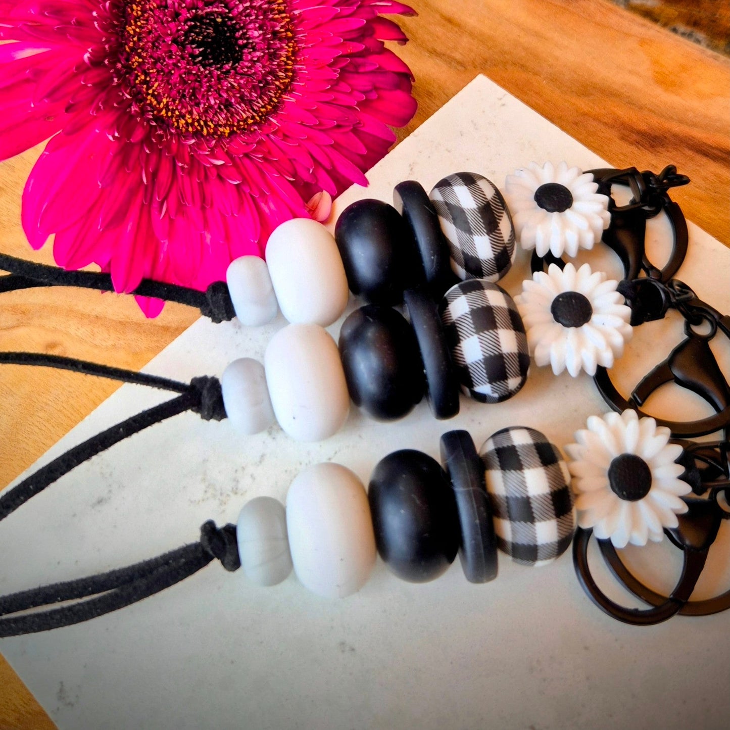 Keychain- White daisy gingham collection
