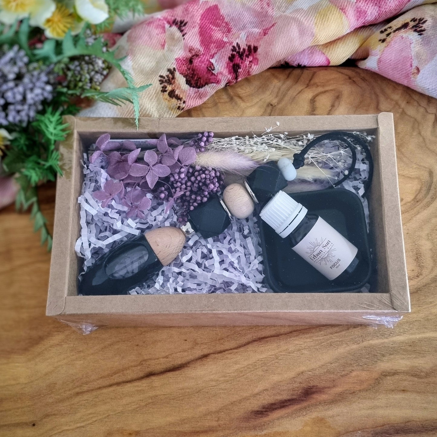 Gift box- black hanging oil diffuser, oil & black trinket