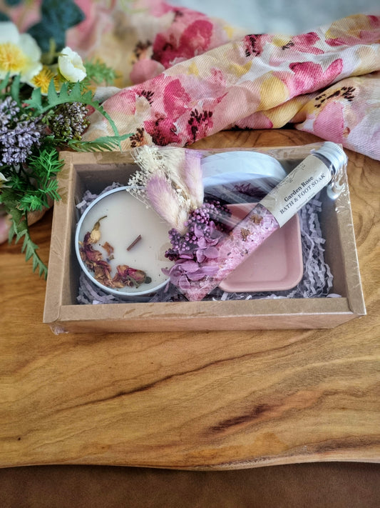 Gift box- Candle, trinket & bath salts