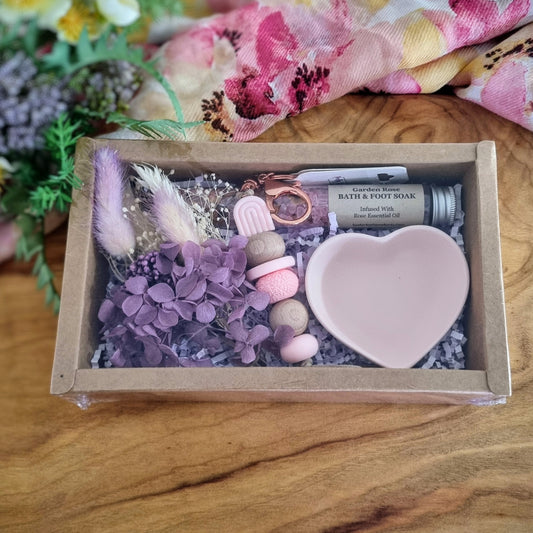 Gift box- Pink heart, keychain and bath salts