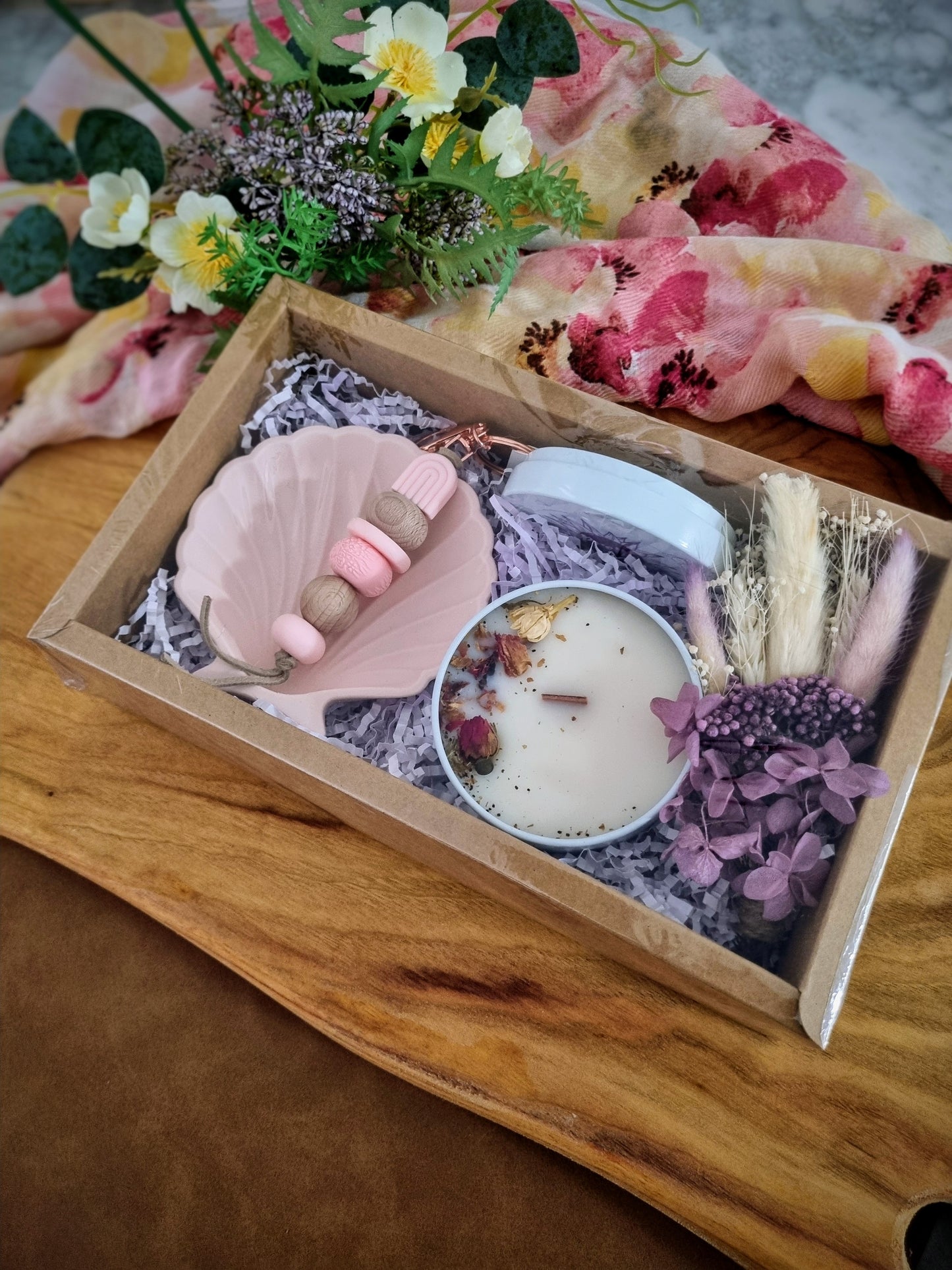 Gift box- Pink shell, Candle and Keychain